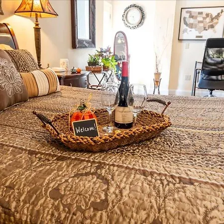 College Park Oasis: Quiet Retreat Near Orlando Attractions Hotel